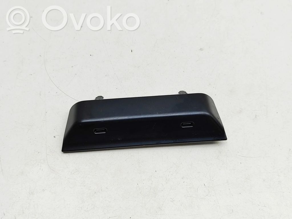 Tesla Model 3 Highland USB-Anschluss 