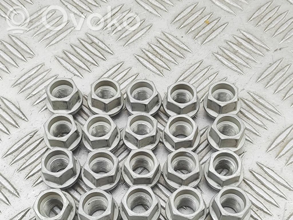 Tuercas/tornillos   102700200B