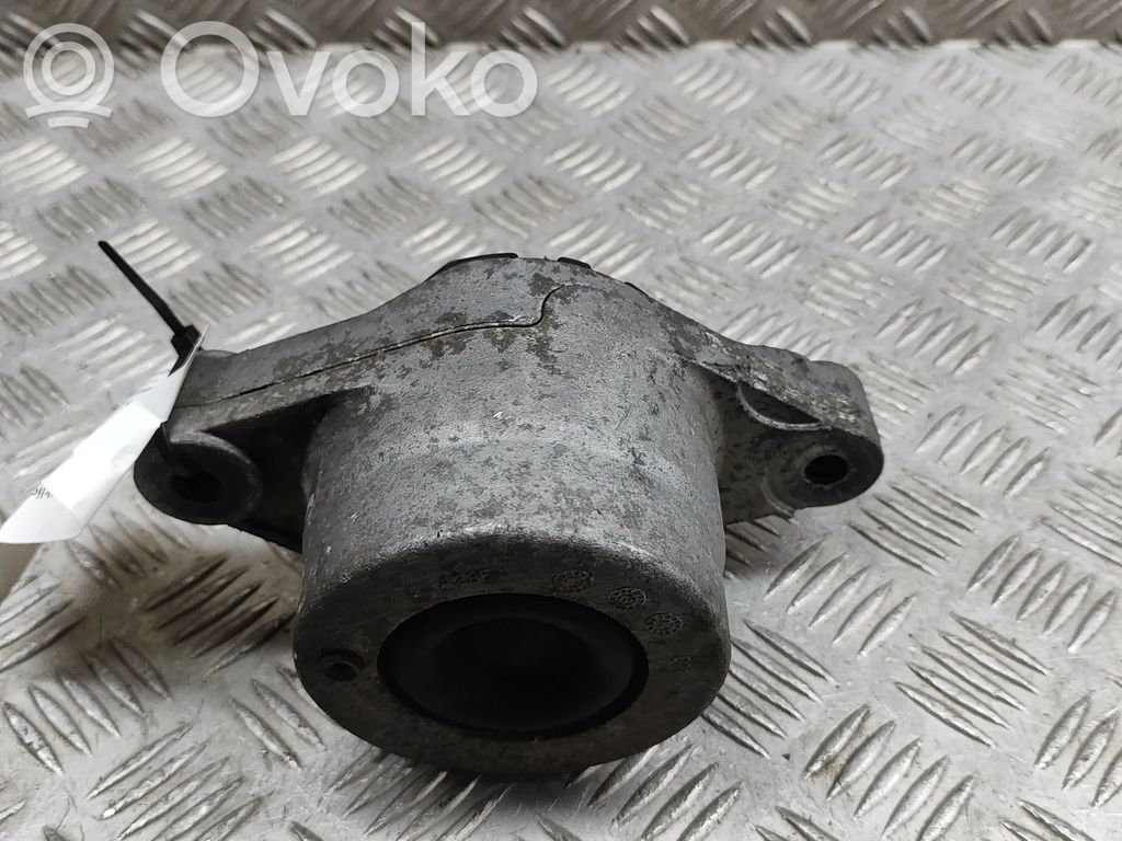Maserati Quattroporte Engine mount bracket 