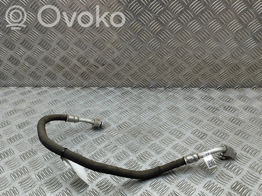 Audi A4 S4 B9 8W Ilmastointilaitteen putki (A/C) 