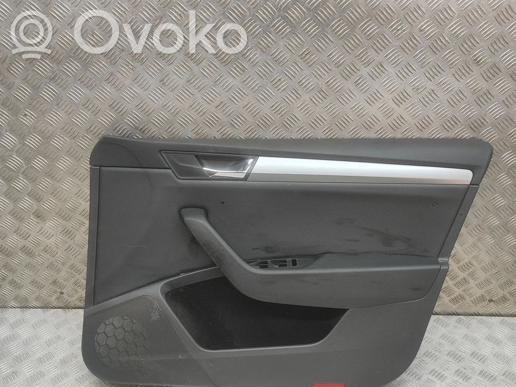 Skoda Superb B8 (3V) Boczki / Poszycie drzwi przednich 