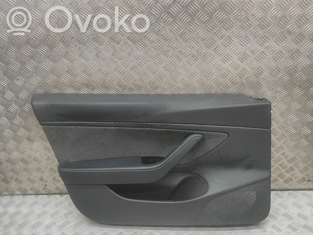 Tesla Model 3 Boczki / Poszycie drzwi przednich 