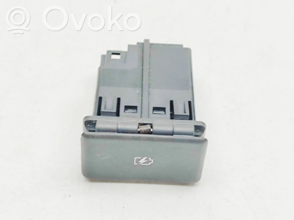 Nissan Leaf II (ZE1) Enchufe conector USB 
