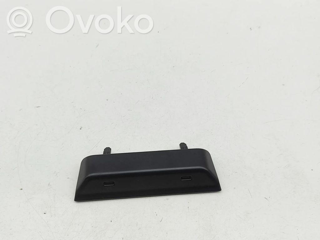 Tesla Model 3 Highland Enchufe conector USB 