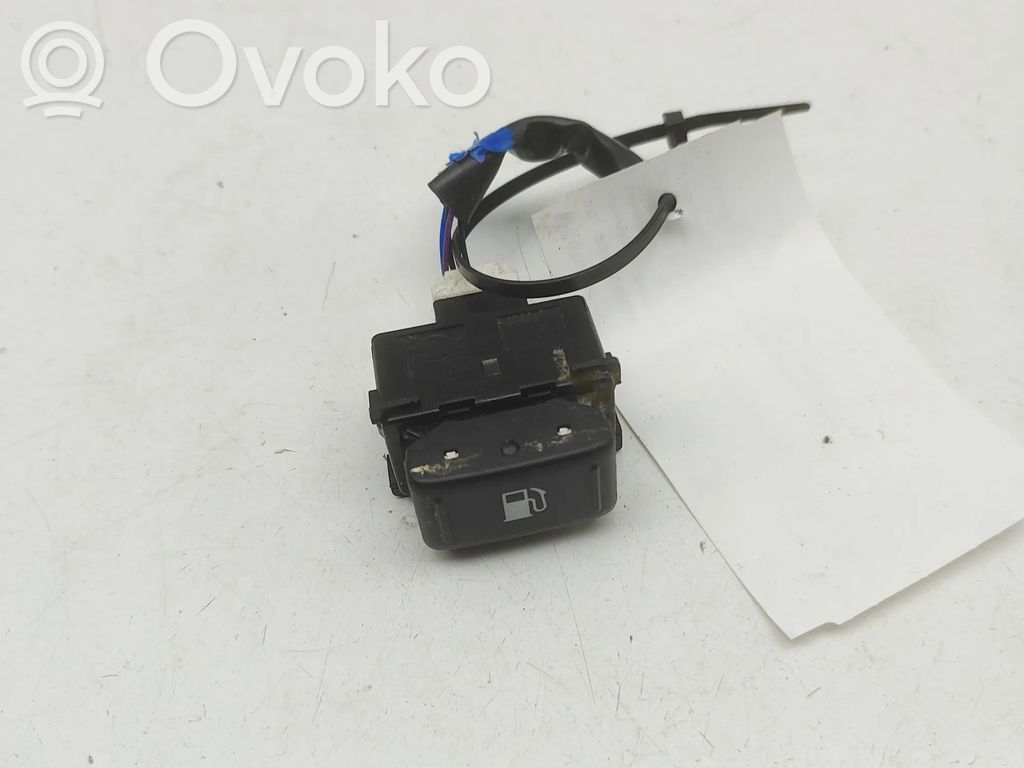 Nissan Navara D23 Tirador de la tapa del depósito de combustible 