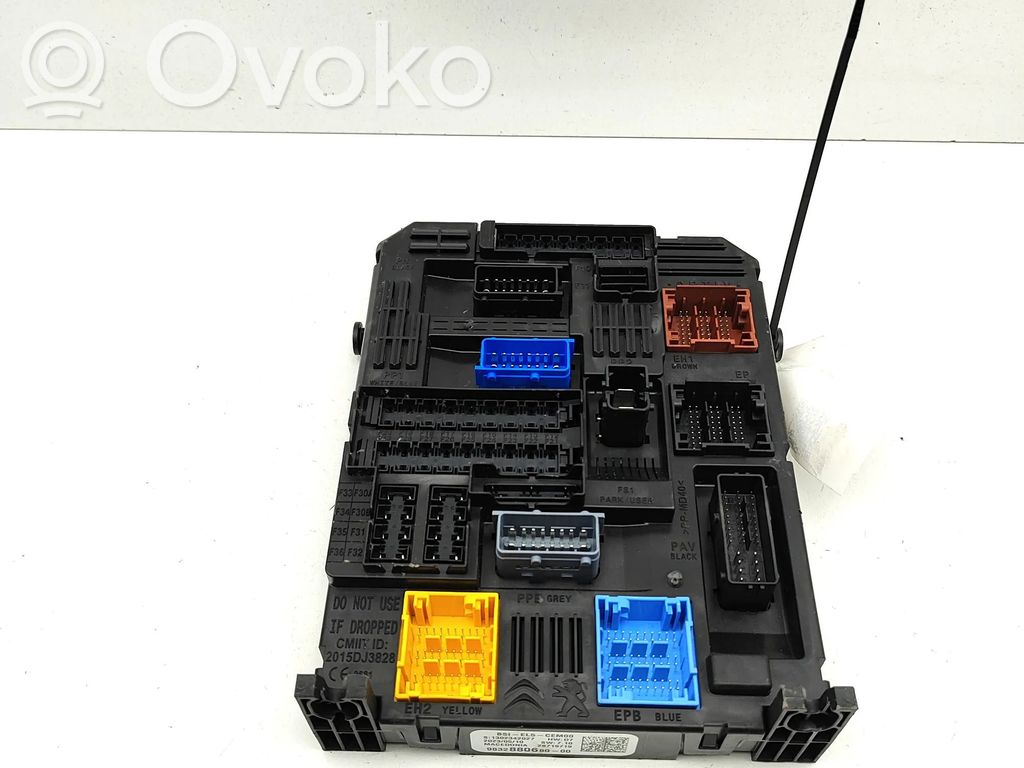 Peugeot 3008 II Fuse module 
