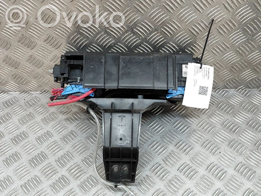 Tesla Model X Saugiklių blokas 