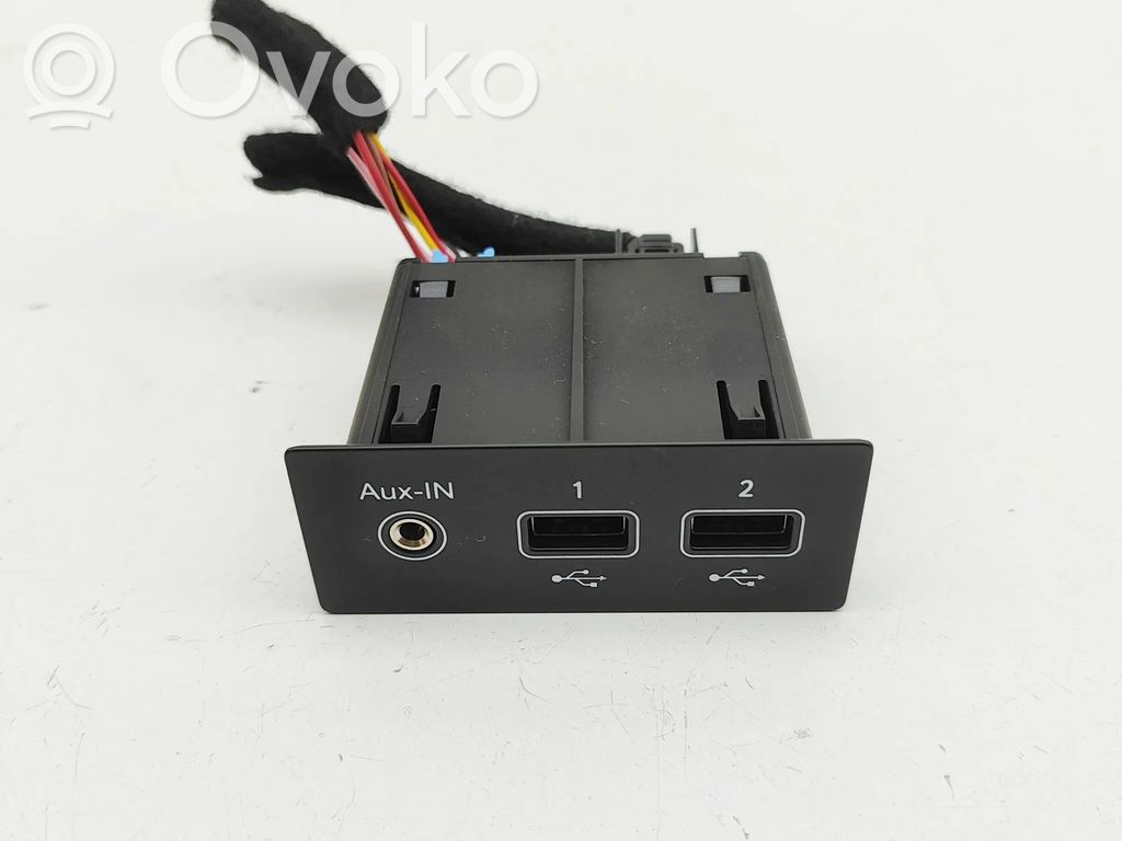 Renault Zoe AUX in-socket connector 