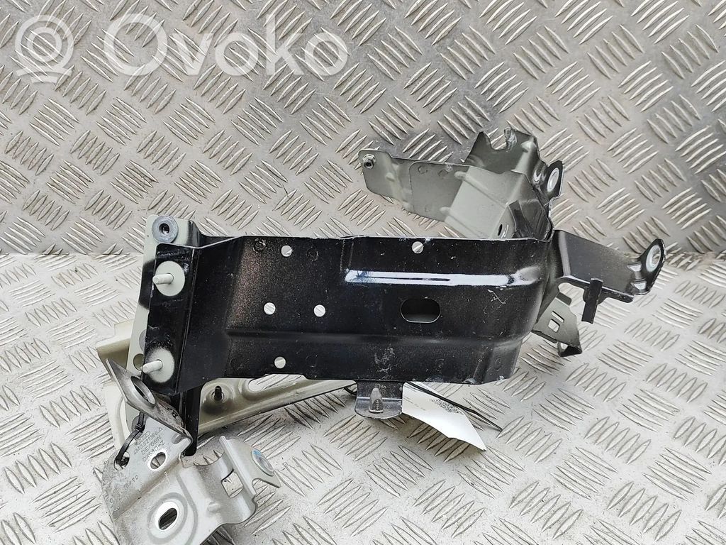 Audi Q7 4M Spārna stiprinājums 