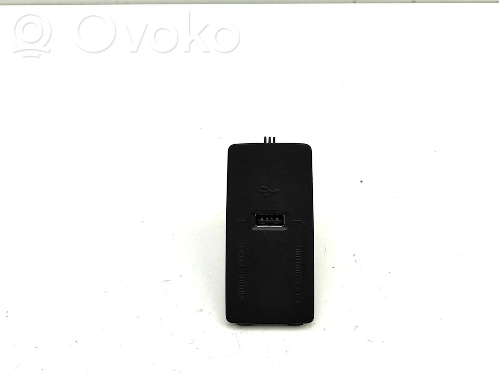 Volvo XC60 USB socket connector 