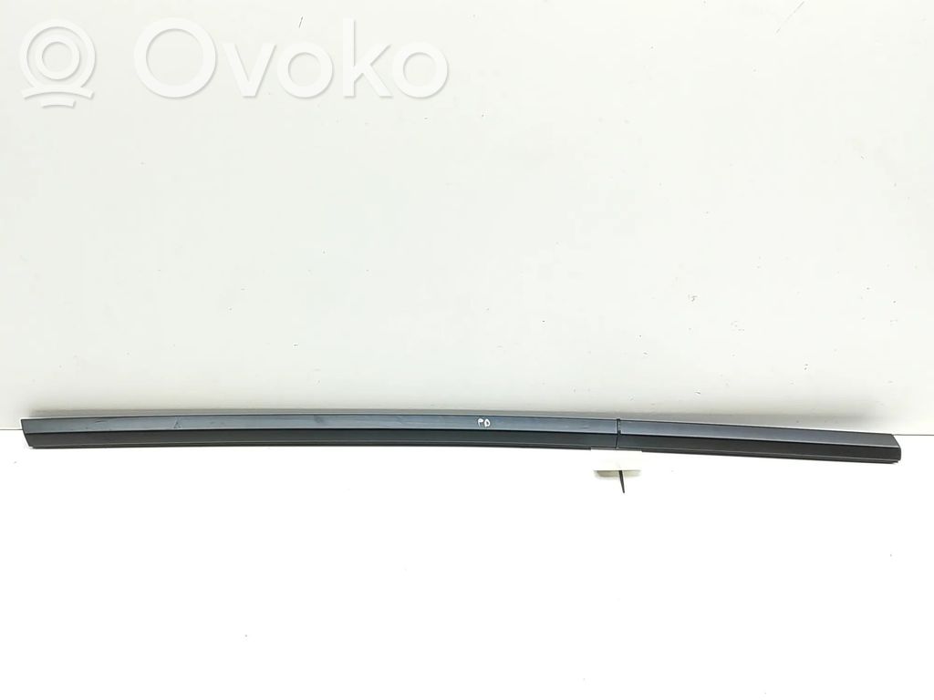 Tesla Model Y Oven lasin lista 