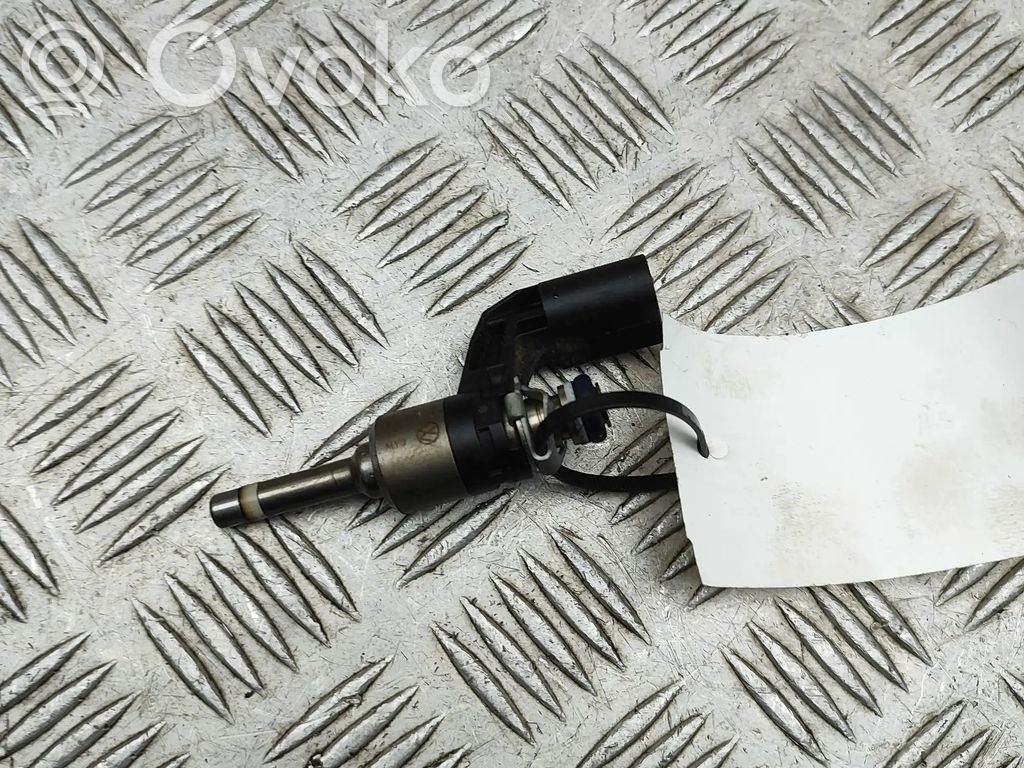 Volkswagen Jetta III Fuel injector 