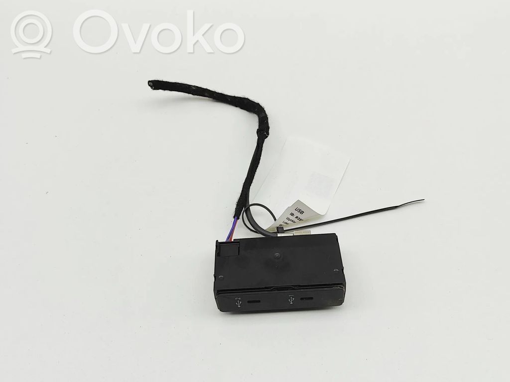 Audi RS Q3 Sportback Gniazdo / Złącze USB 