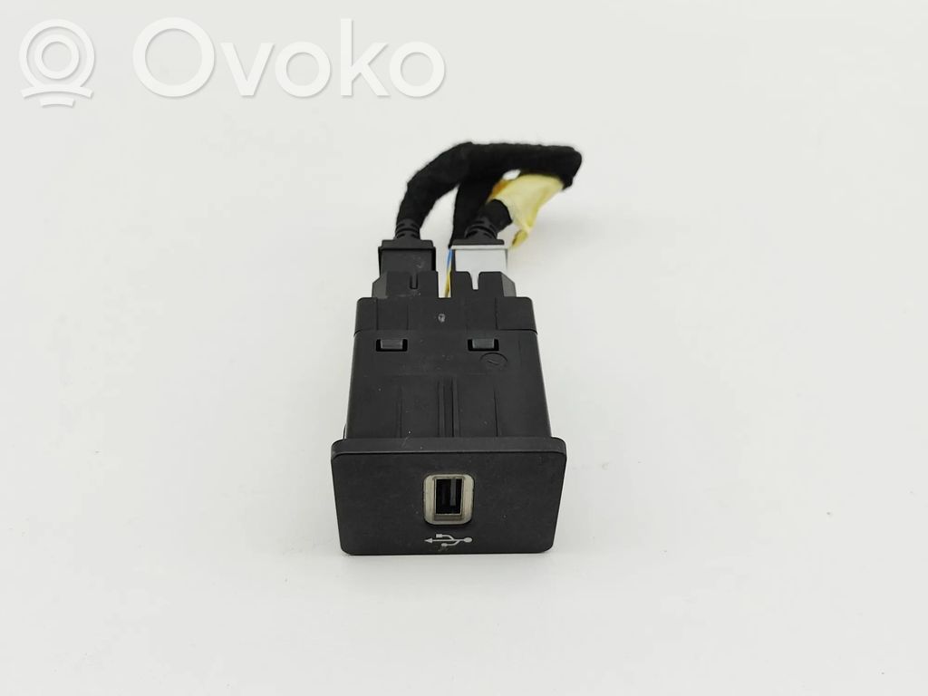 Ford Transit Custom II USB socket connector 