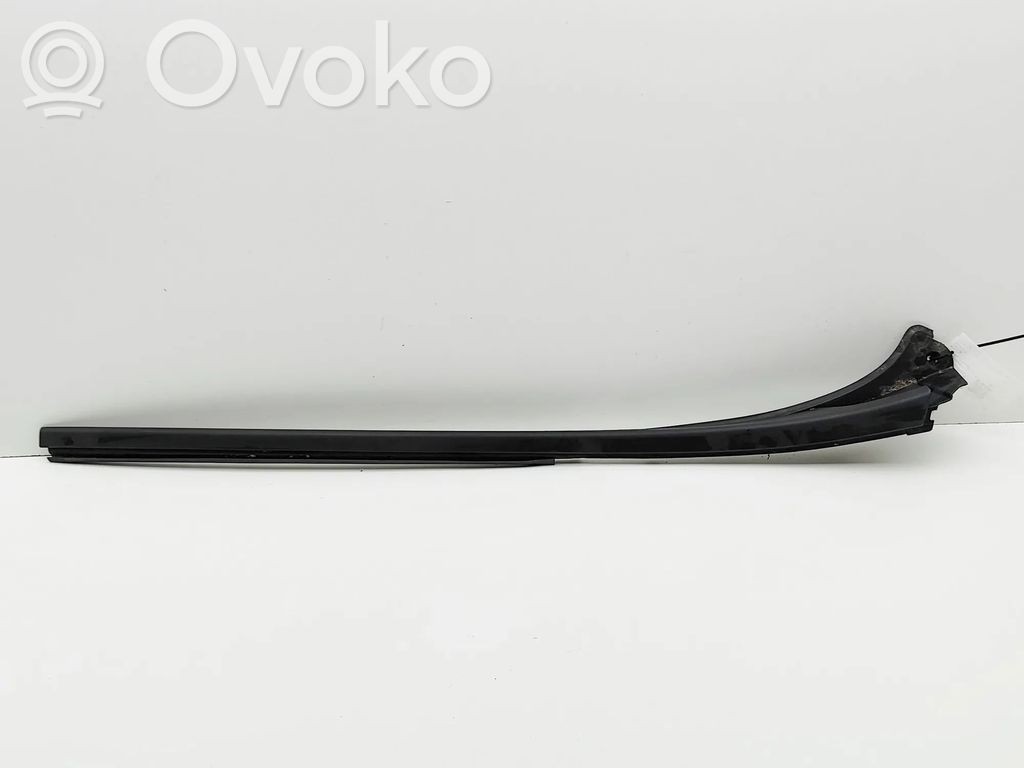 Opel Vivaro Windshield trim 