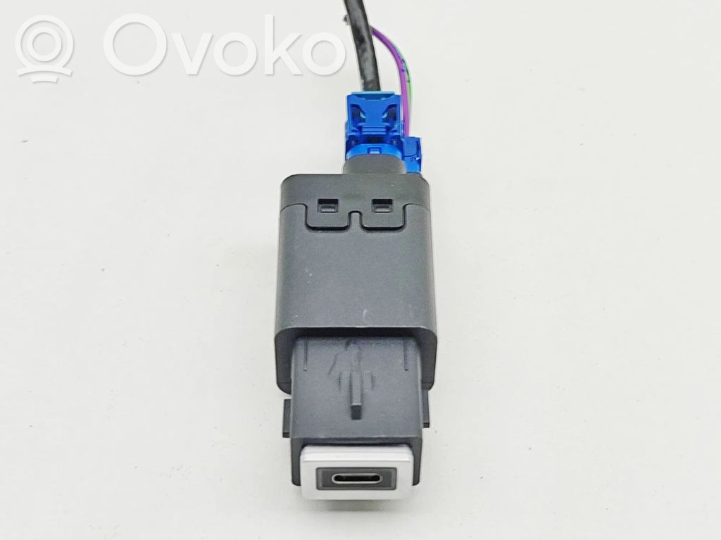 Peugeot 2008 II USB savienotājs 