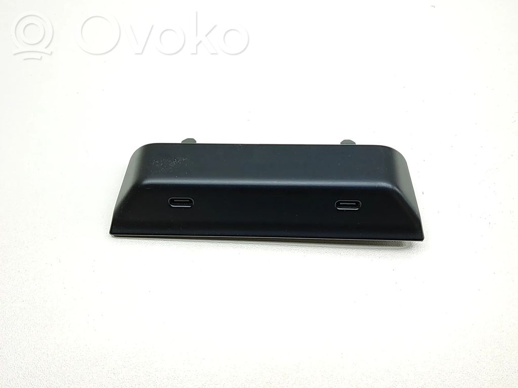 Tesla Model Y Juniper Enchufe conector USB 