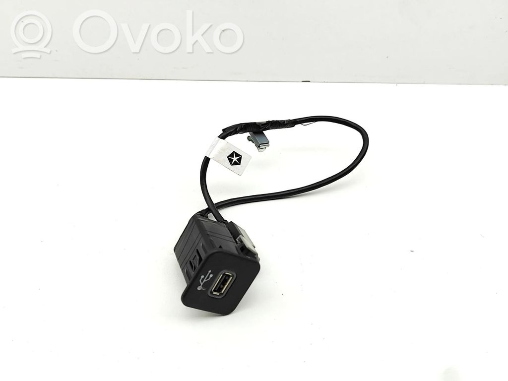 Gniazdo / Złącze USB   68297662AA