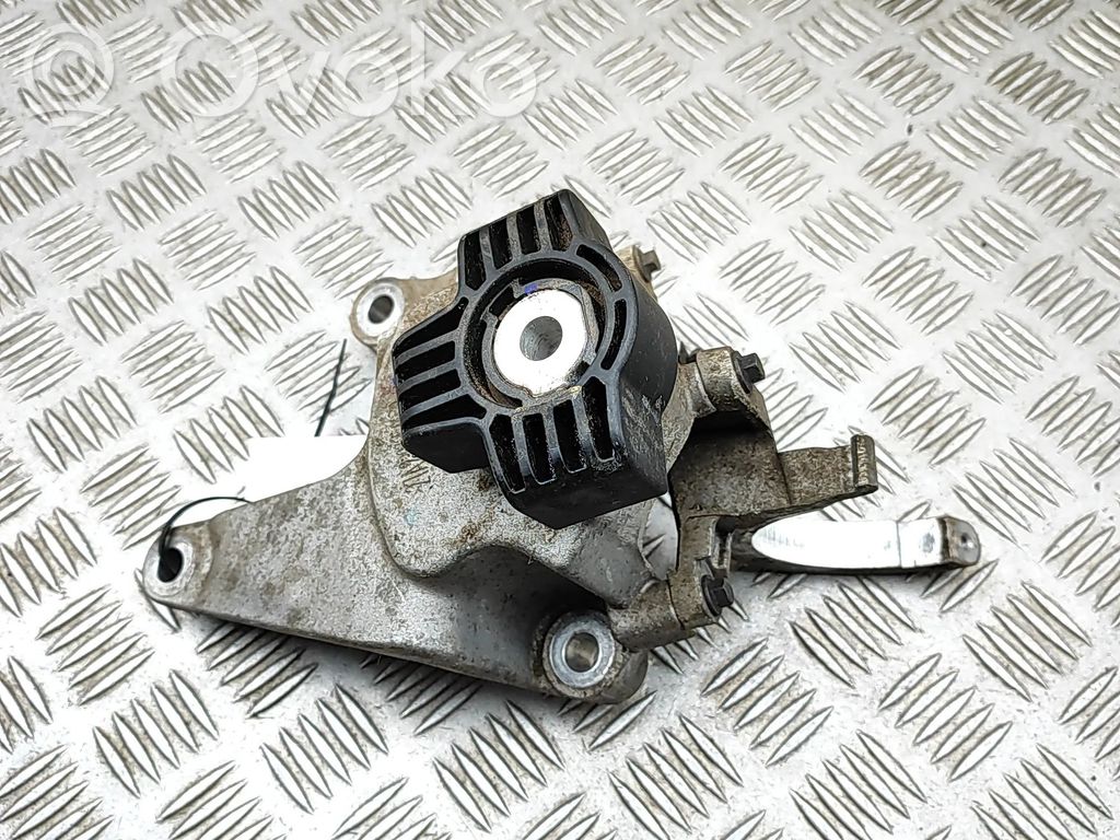 Engine mounting bracket   32380056
