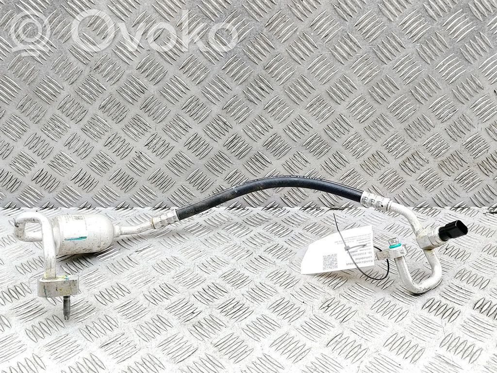 Tesla Model X Ilmastointilaitteen putki (A/C) 