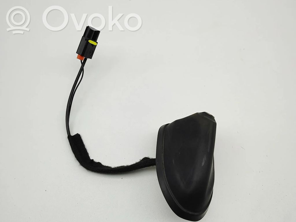 Ford Focus GPS-pystyantenni 