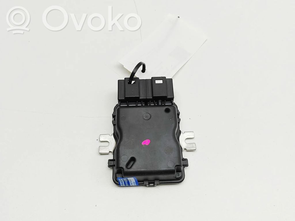 Unité de commande / module de pompe à carburant   5B702D3