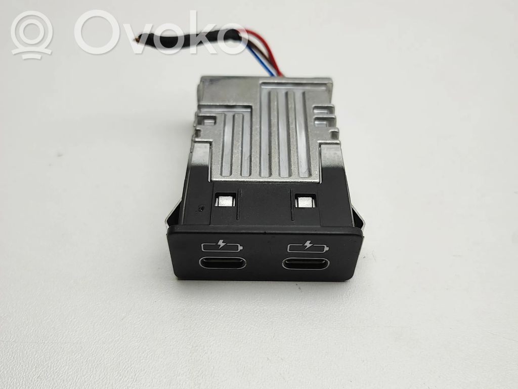 BMW iX3 G08 Connettore plug in USB