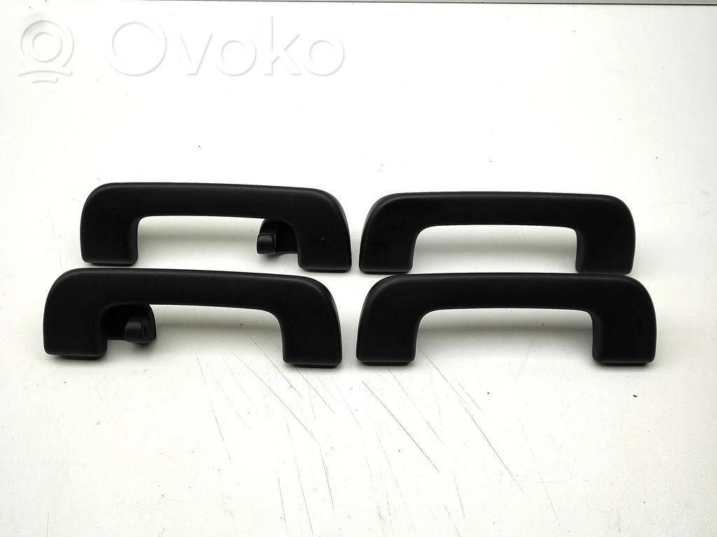 Audi RS4 B8 Un set di maniglie per il soffitto