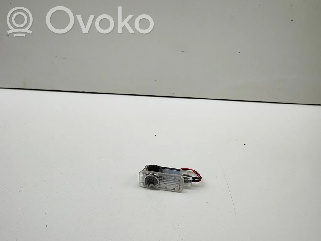 Audi TT TTS RS Mk3 8S Etuoven sisävalo 