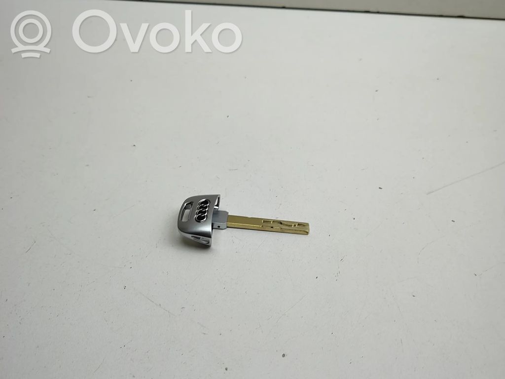 Audi Q7 4M Užvedimo raktas (raktelis)/ kortelė 