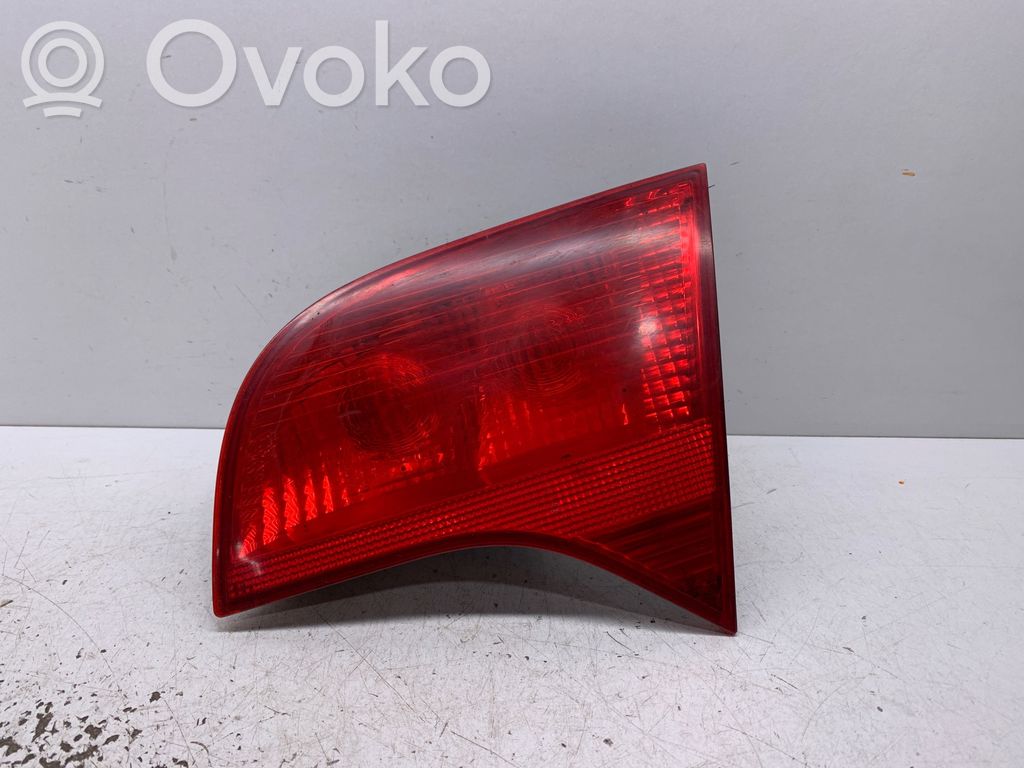 Audi A4 S4 B7 8E 8H Lampy tylnej klapy bagażnika 