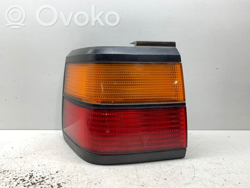 Volkswagen PASSAT B3 Lampa tylna 