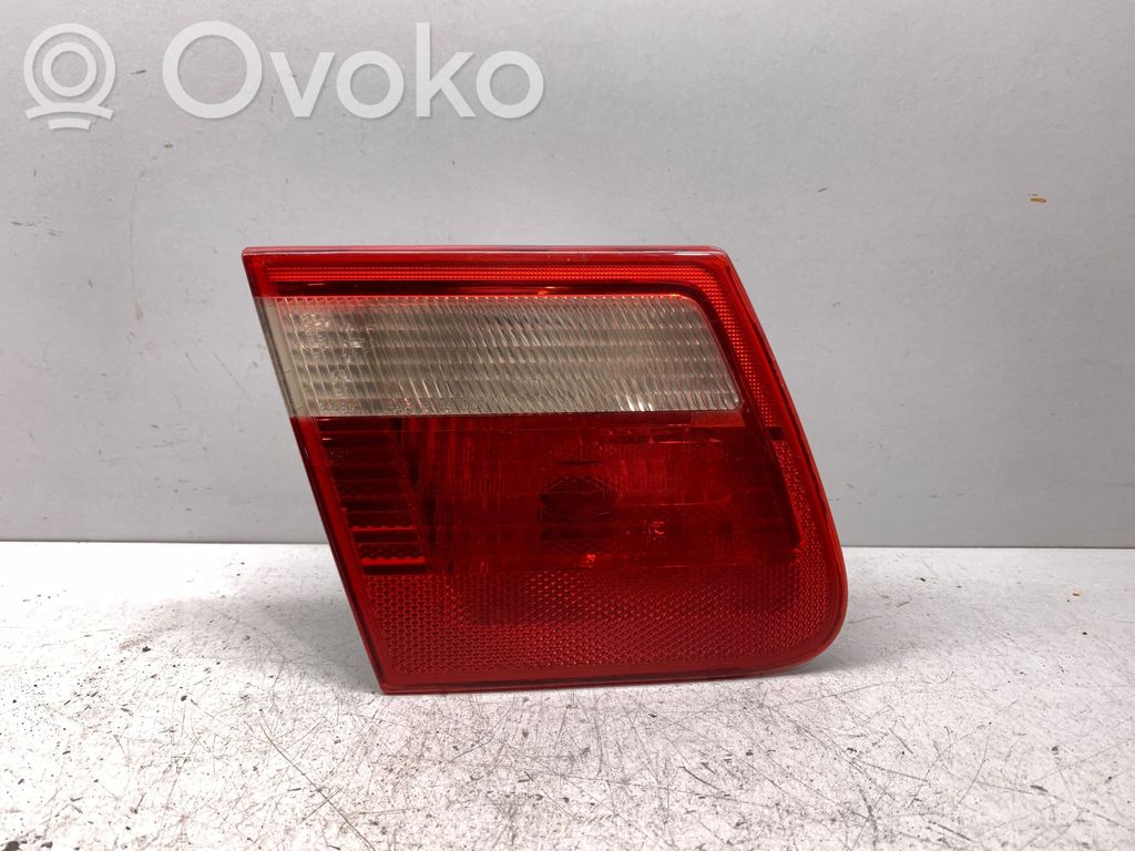 BMW 3 E46 Aizmugurējais lukturis pārsegā 