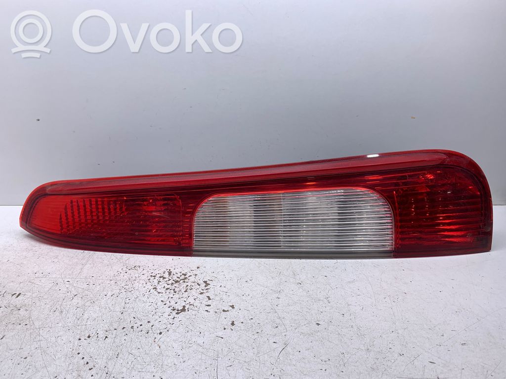 Ford Focus C-MAX Aizmugurējais lukturis virsbūvē 