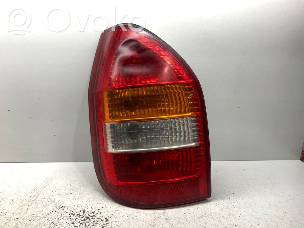 Opel Zafira A Aizmugurējais lukturis virsbūvē 