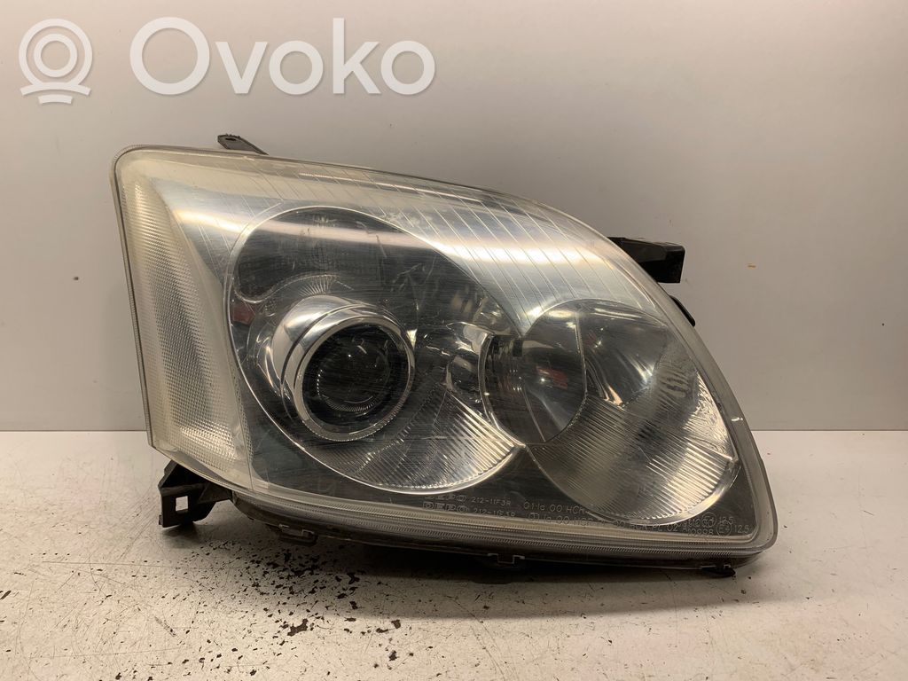 Toyota Avensis T250 Priekšējais lukturis 