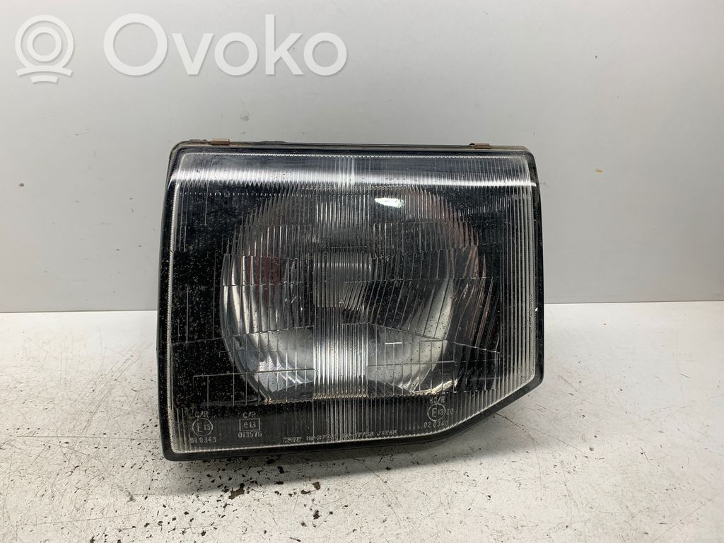 Mitsubishi Pajero Lampa przednia 
