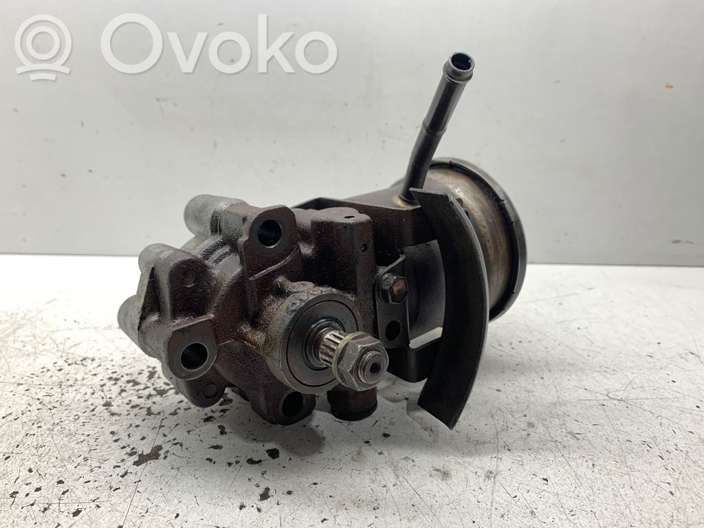 Toyota Avensis T220 Power steering pump 