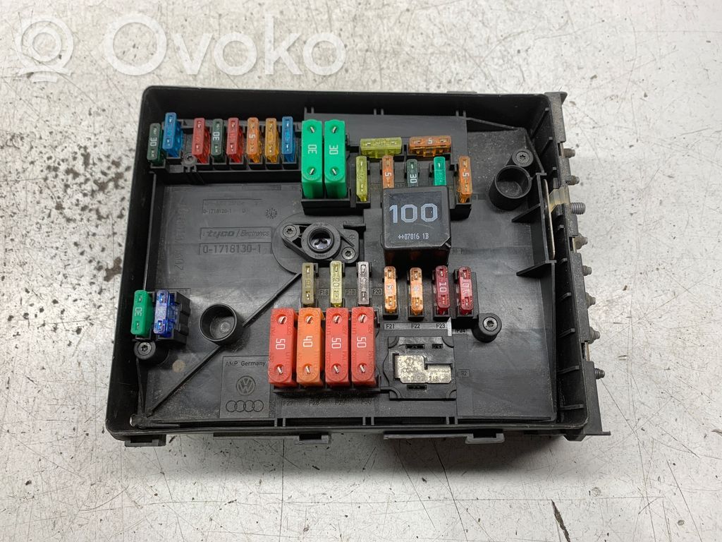 Volkswagen Touran I Fuse module 