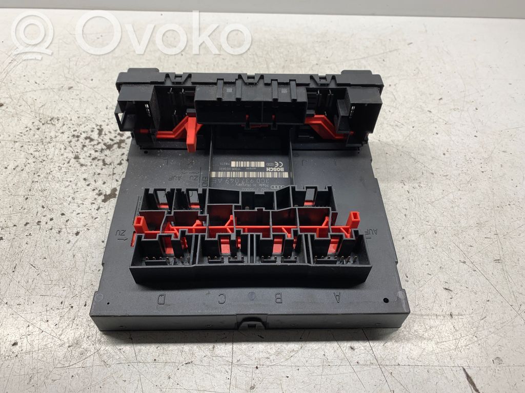 Volkswagen Touran I Fuse module 