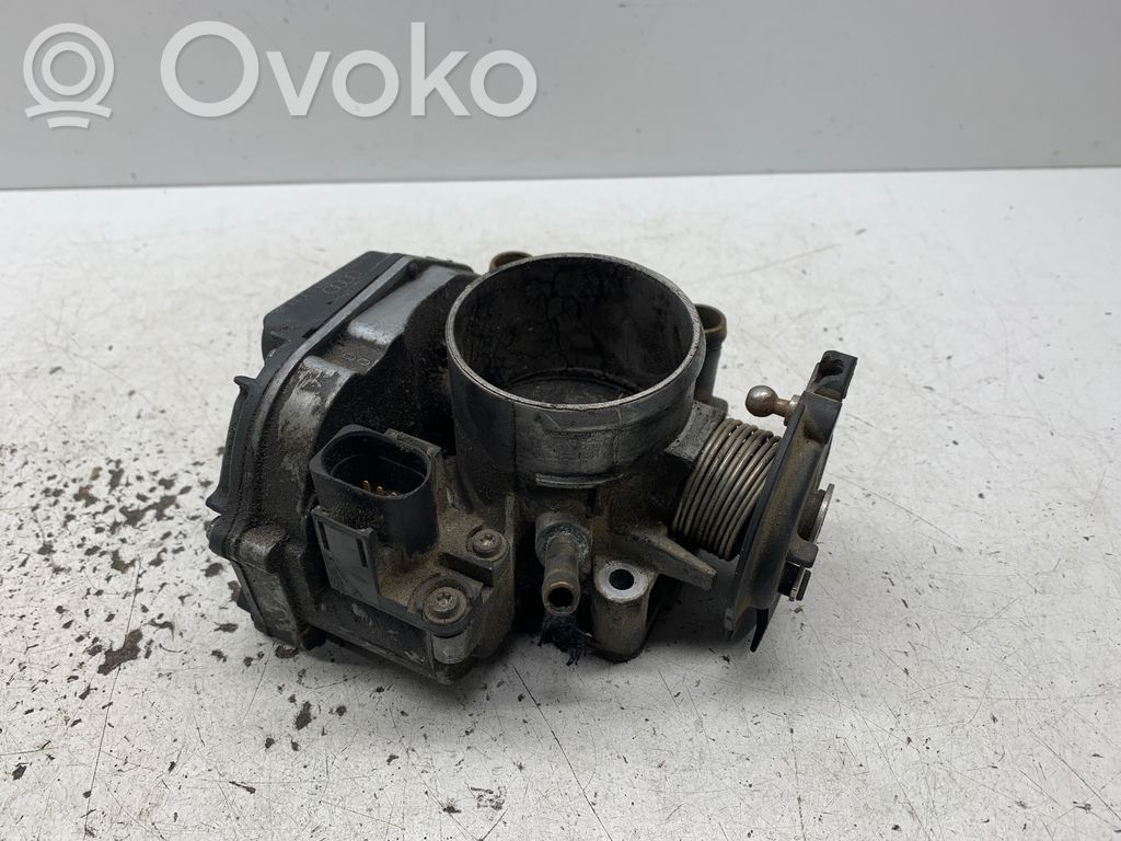 Audi A4 S4 B5 8D Drosselklappenventil 