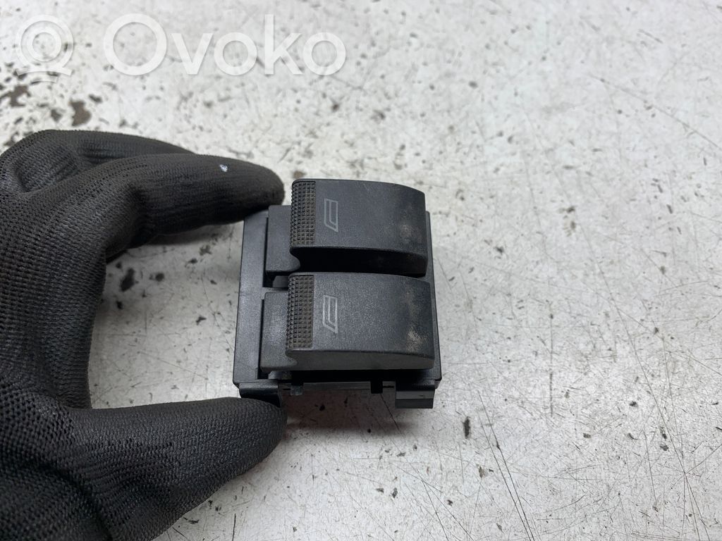 Audi A3 S3 8P Electric window control switch 