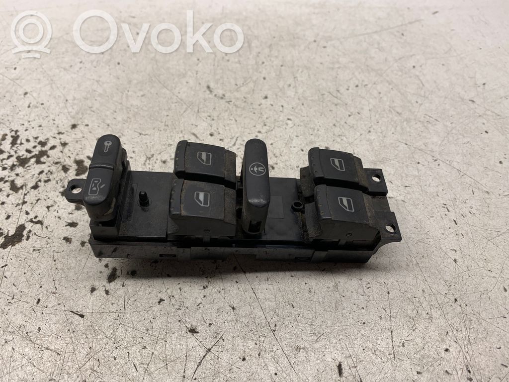 Volkswagen PASSAT B5 Electric window control switch 