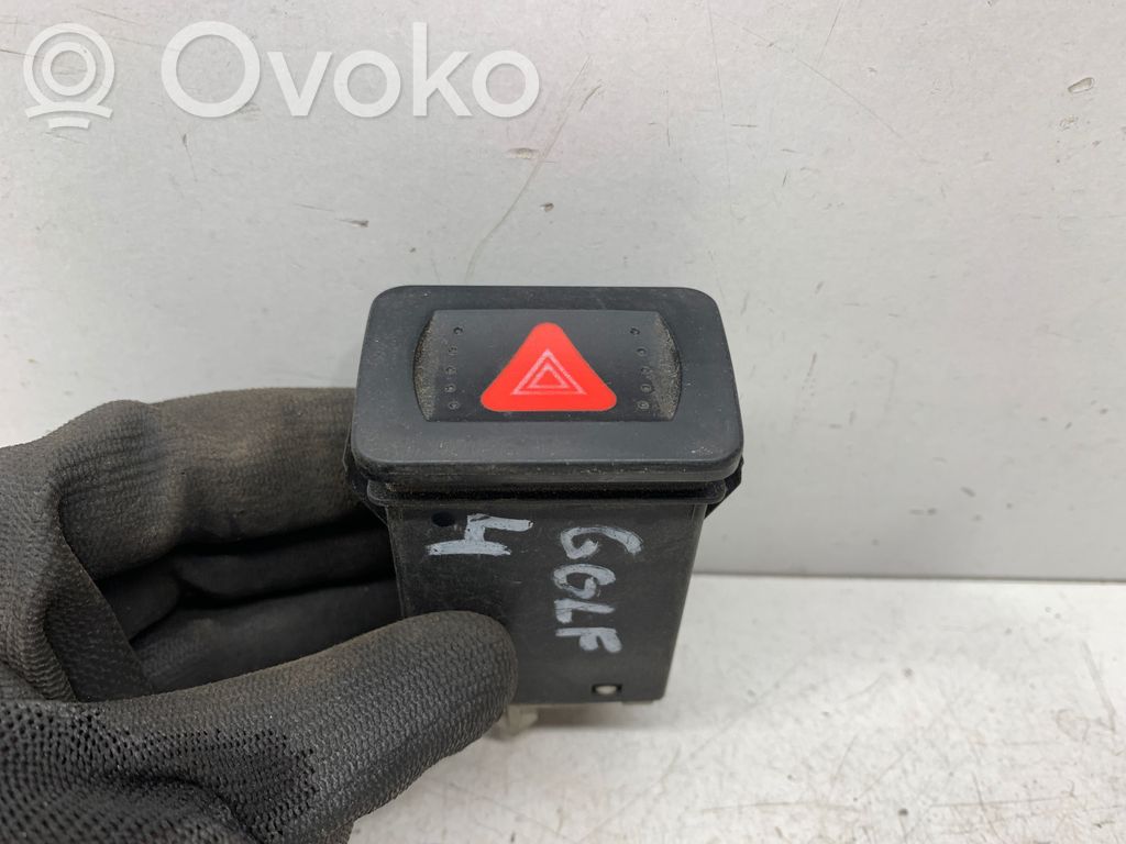 Volkswagen Golf IV Przycisk świateł awaryjnych 