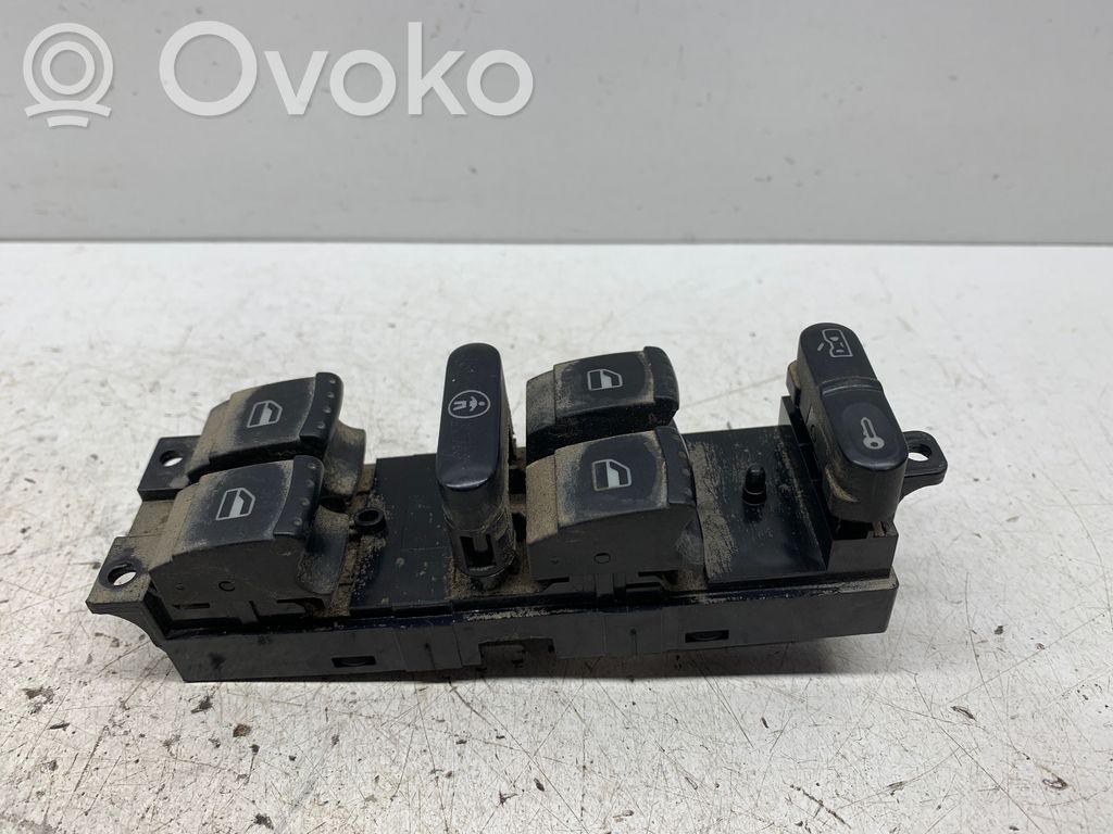 Volkswagen PASSAT B5 Electric window control switch 