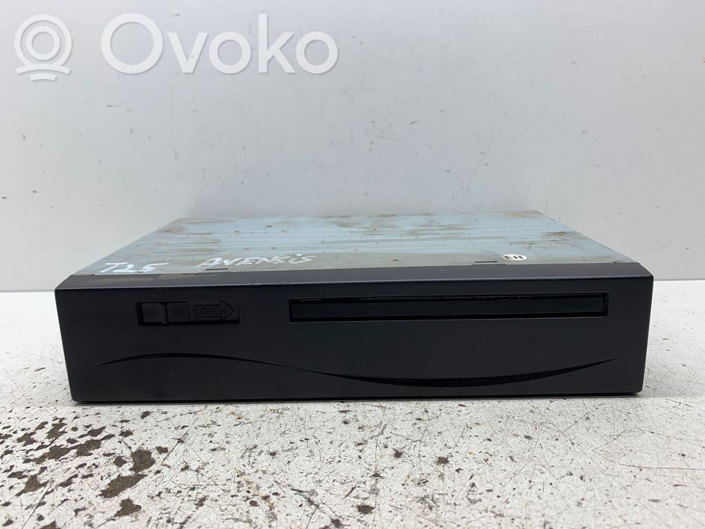 Toyota Avensis T250 Navigation unit CD/DVD player 