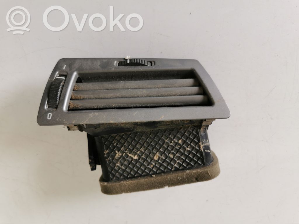 BMW 7 E65 E66 Šoninės oro grotelės 