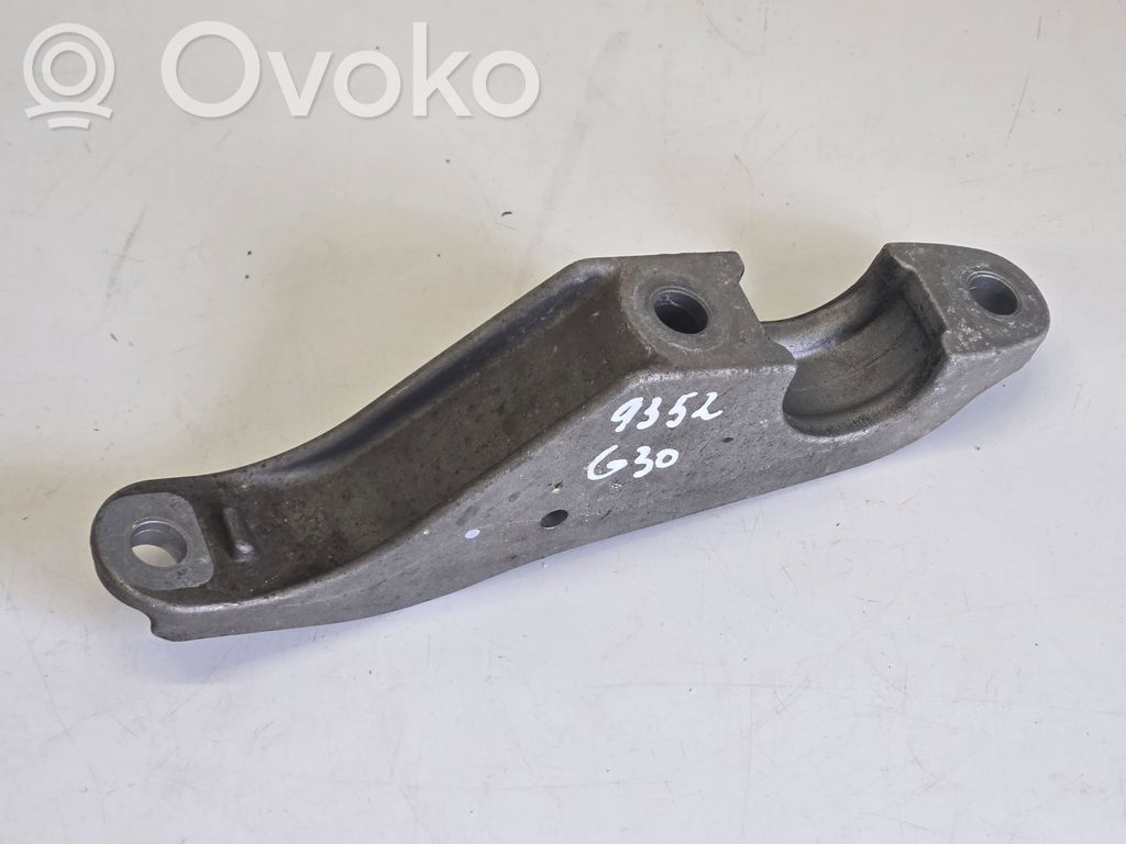 BMW 5 G30 G31 G38 Mocowanie stabilizatora osi przedniej 