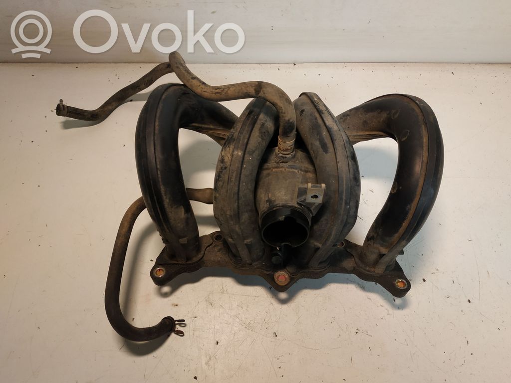 Toyota Yaris Intake manifold 