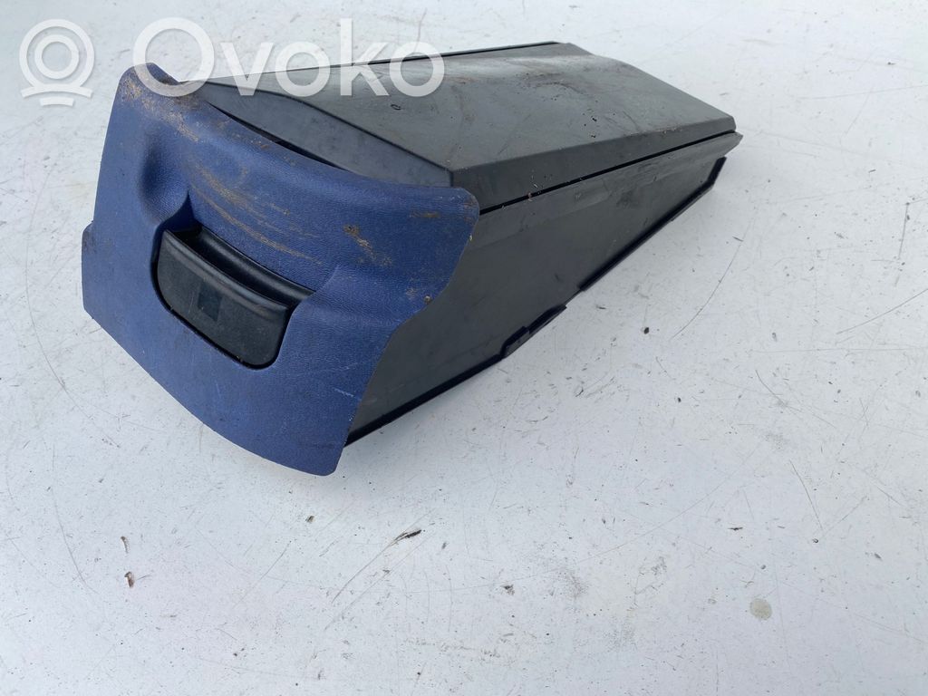 Audi A3 S3 8L Daiktadėžė 
